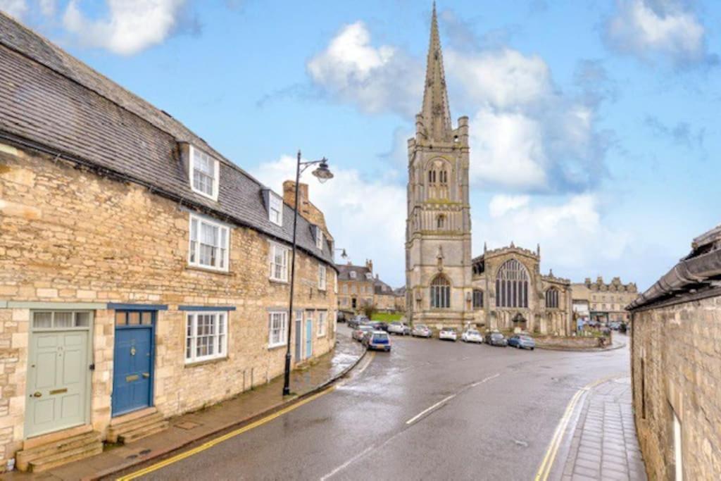 Victorian Charm: Stamford Centre Townhouse Villa Exterior photo